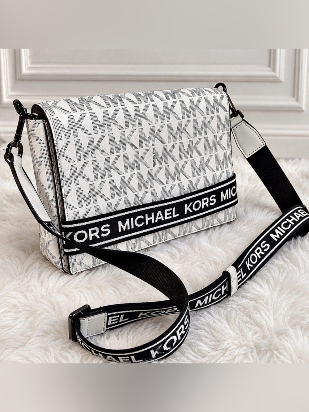 EUC Michael Kors Hudson Signature Logo Trunk Crossbody Bag - Bright White / Blac